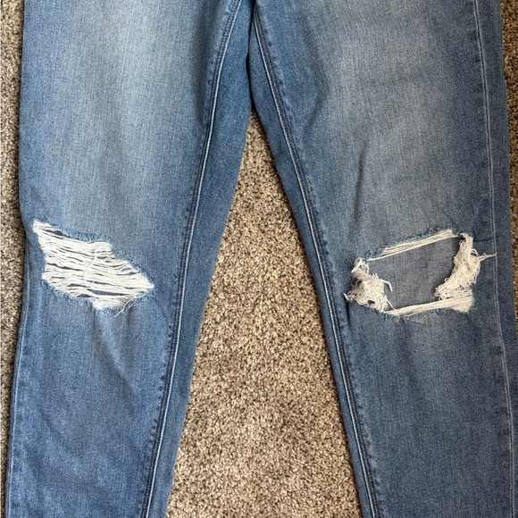 Jeans with ripped knees - Picture 2 of 6